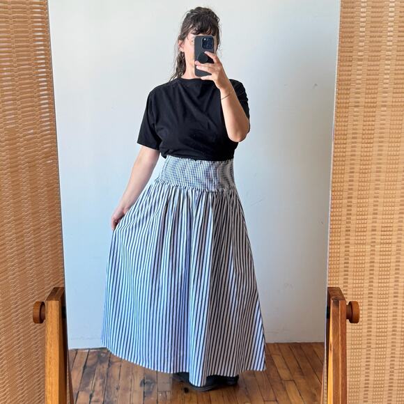 HILL HOUSE The Delphine Nap Skirt in Navy Stripe - Picture 1 of 7
